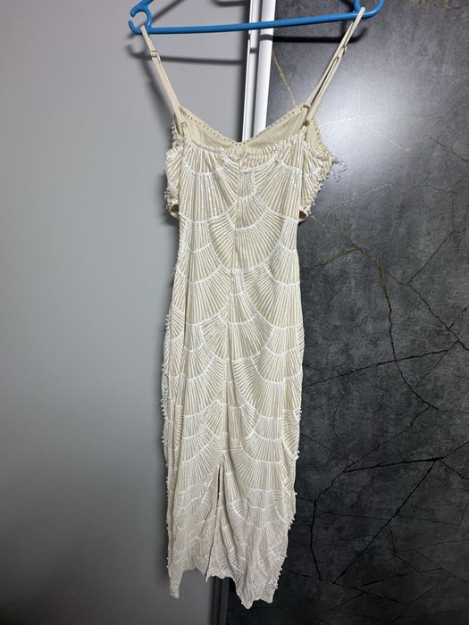 Елегантна миди рокля с перли