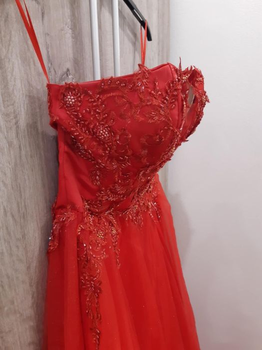 Абитуриенска рокля