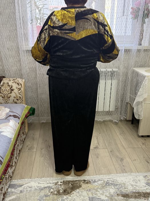 Продам велюровую двойку. Размер 50.