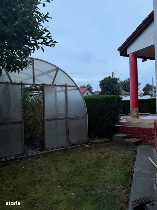 Proprietar vand locuință si teren