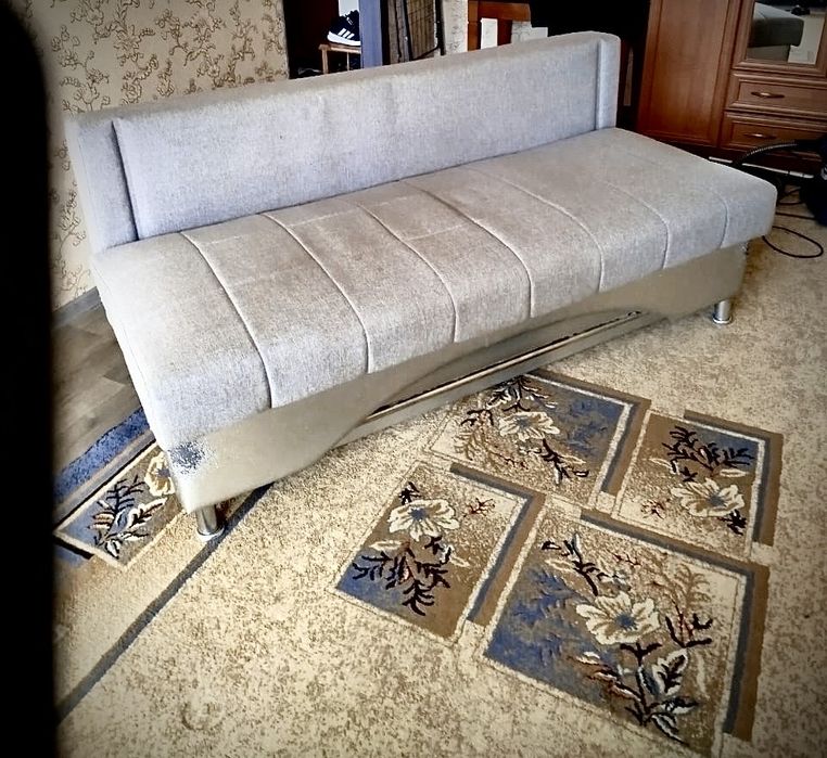 Продам компактный диван