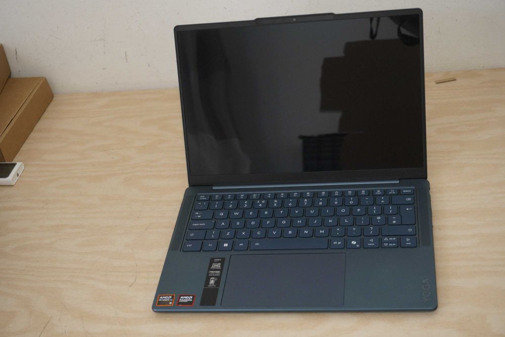 Нов! Лаптоп Lenovo Yoga Slim 7  14' 2025 - Ryzen AI 340, 16GB DDR5, 512GB SSD, FHD OLED ДДС