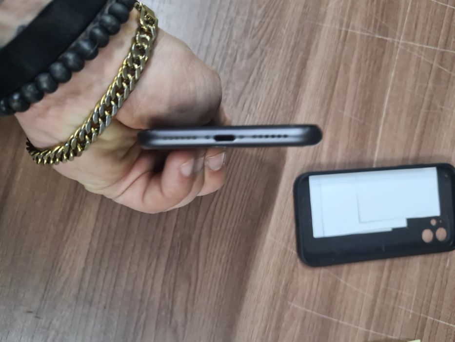 Продам 11 айфон 128гб