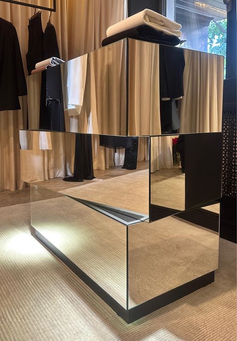 Ресепшен стол для бизнеса