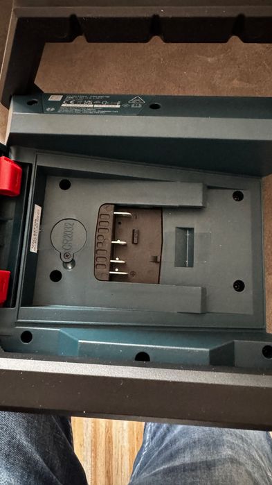 Акумулаторна лампа Bosch GLI 18v 1200 C