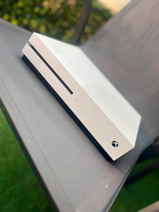 Xbox one S +controlere