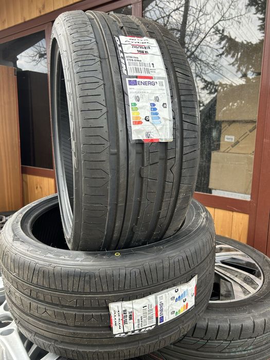Гуми 2 бр 255/35/18 Nitto Нови Made in Japan