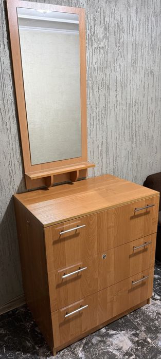 Комод с зеркалом