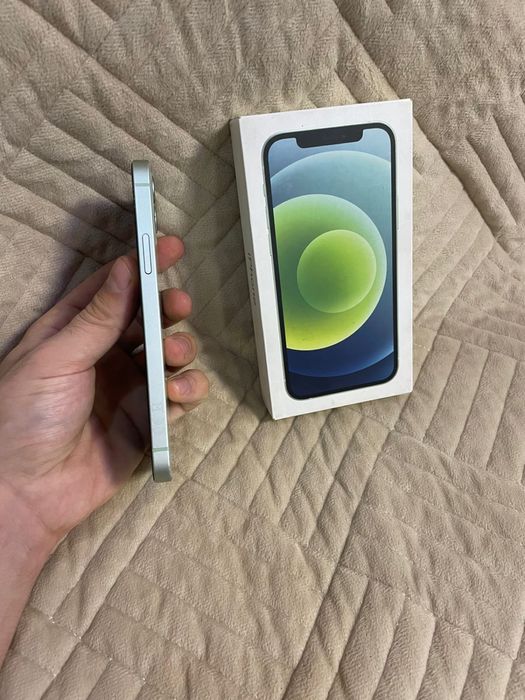 В продаже Айфон 12. 64Gb