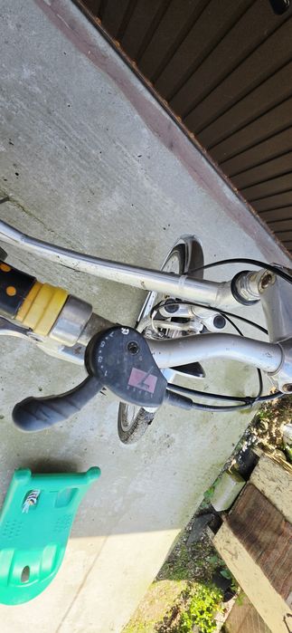 Bicicleta din aluminiu