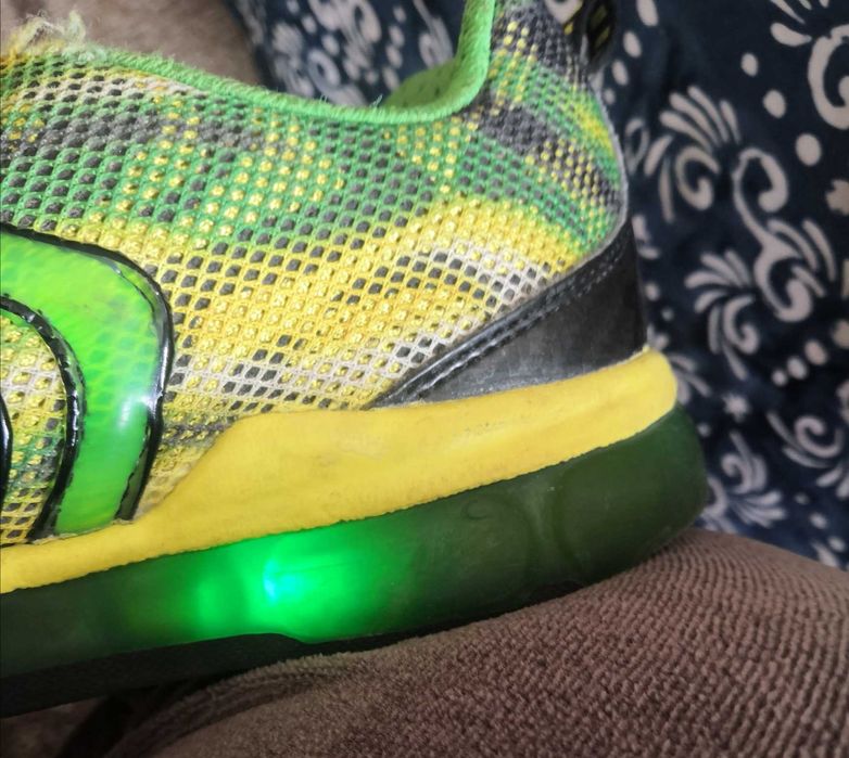 Дишащи, светещи обувки Геокс 32