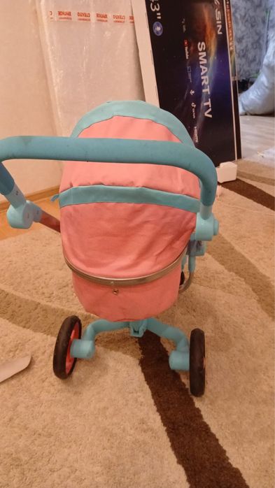 Игрушечная детская коляска