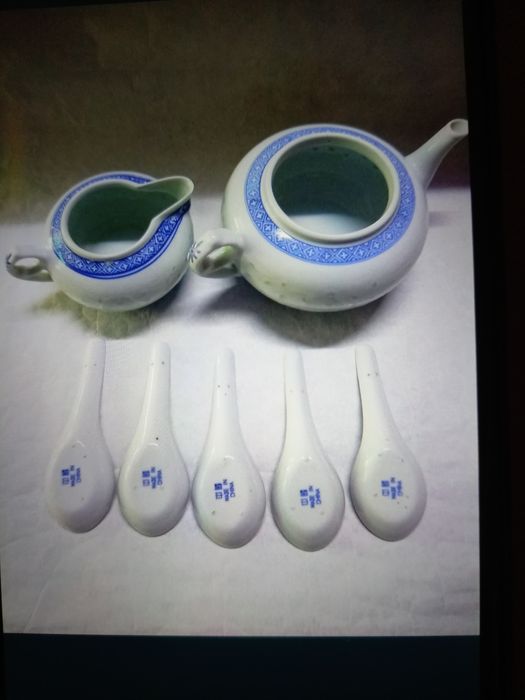 Ceainic,latiera+linguri porțelan