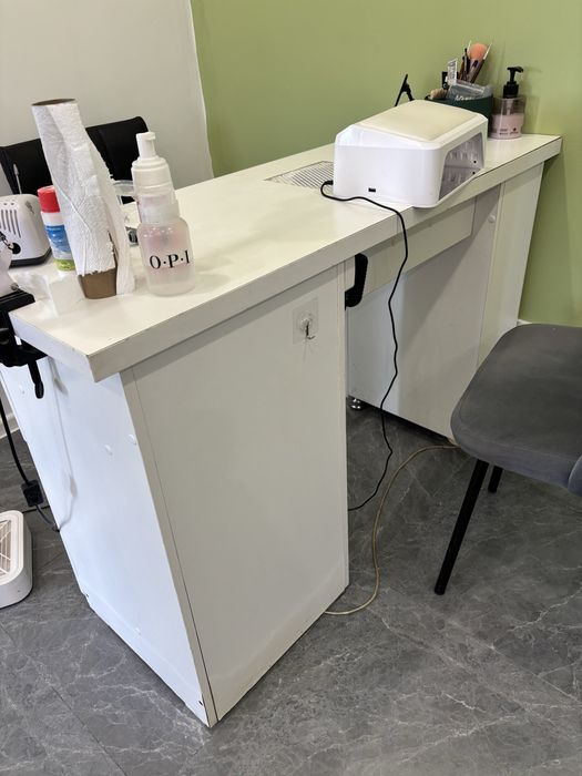 Продам маникюрный стол
