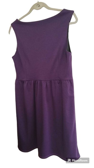 Лилава рокля с кожен елемент