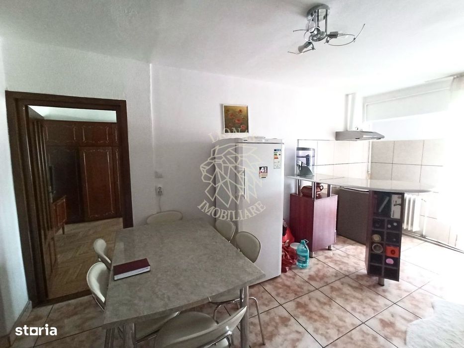 Apartament decomandat 3 camere 72 mp+spatiu depozitare 30 mp-Central