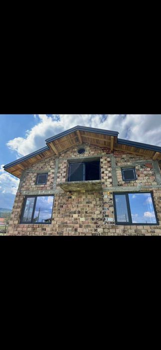 КЪЩА с РЗП 200 кв.м., двор 2,330 кв.м., село Манолово