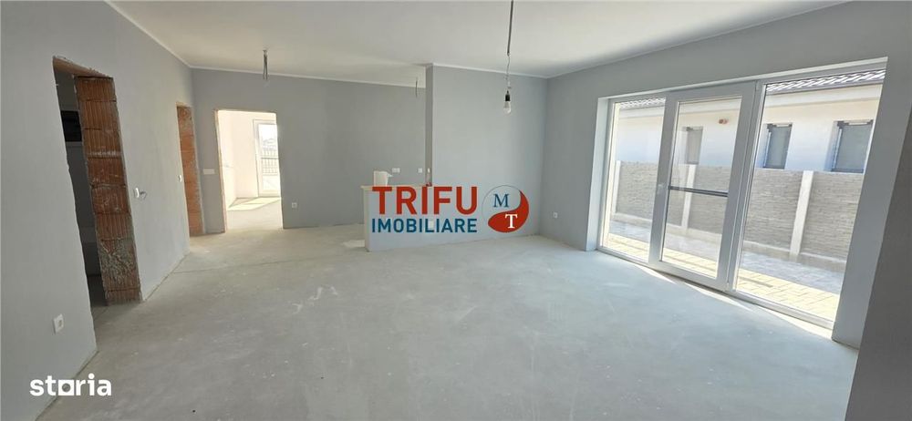 Case de vânzare în diferite stadii de construcție