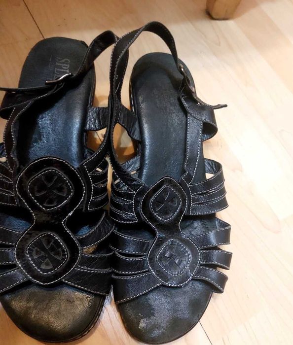 Продавам нови дамски сандали ,обувки и ботуши големи номера