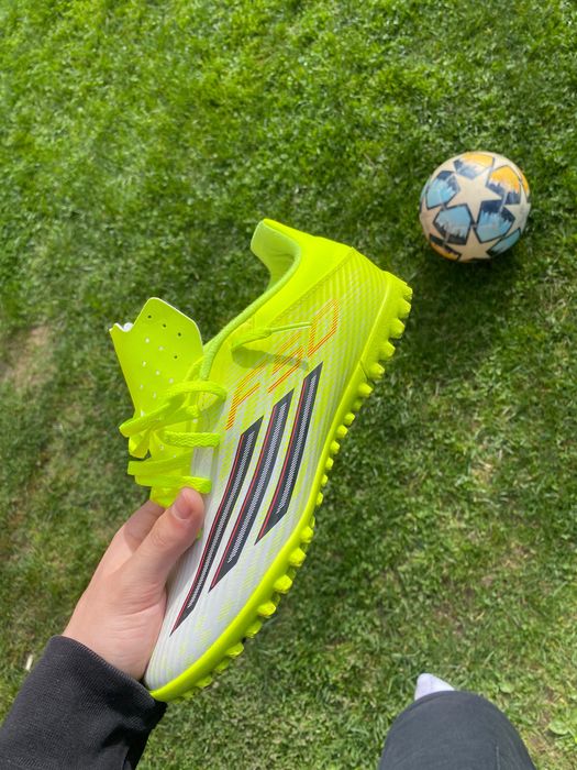 Adidasi de fotbal F50