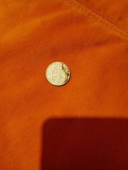 Vînd monede vechi din ani diferiți