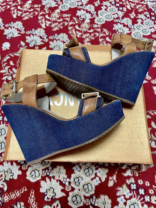 Босоножки на платформе