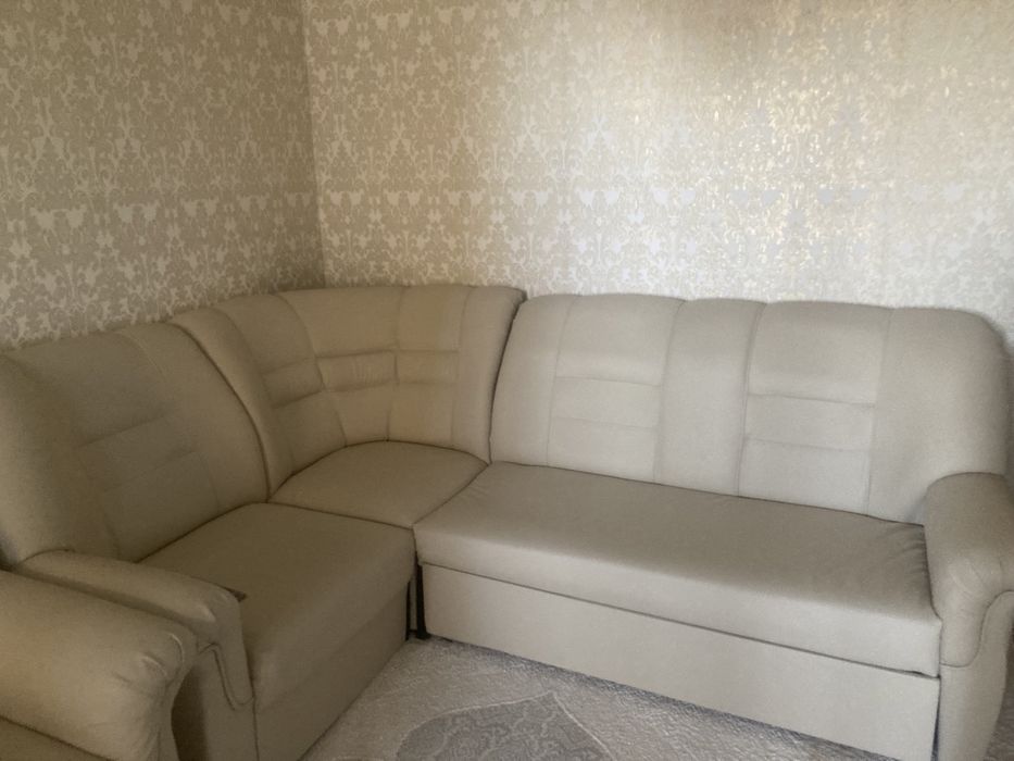 Диван кожанный б/у угловой  за 90 тыс тенге