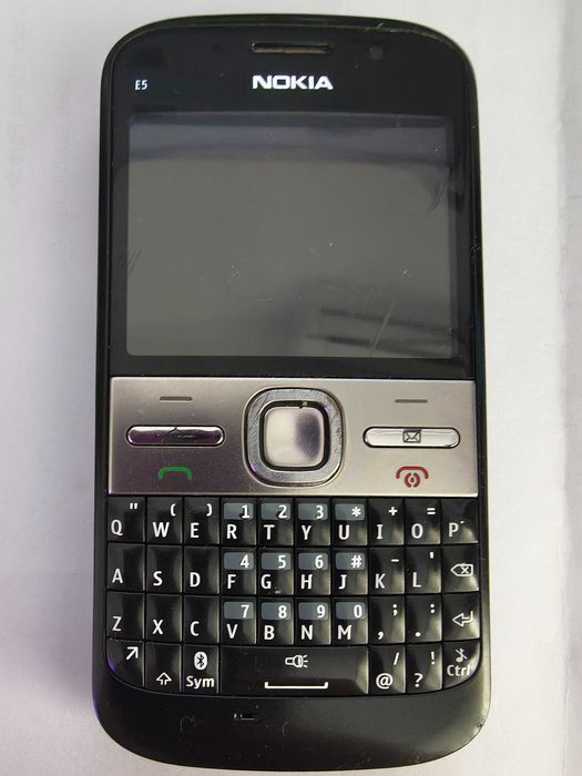 Nokia E5 defect pentru piese. Baterie originală Nokia. Fără încărcător