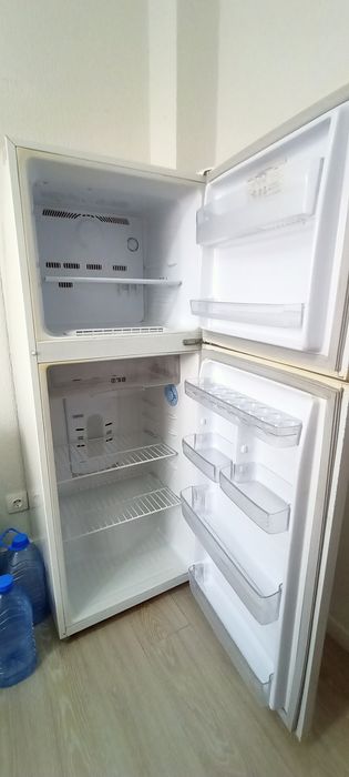 Холодильник , продаю
