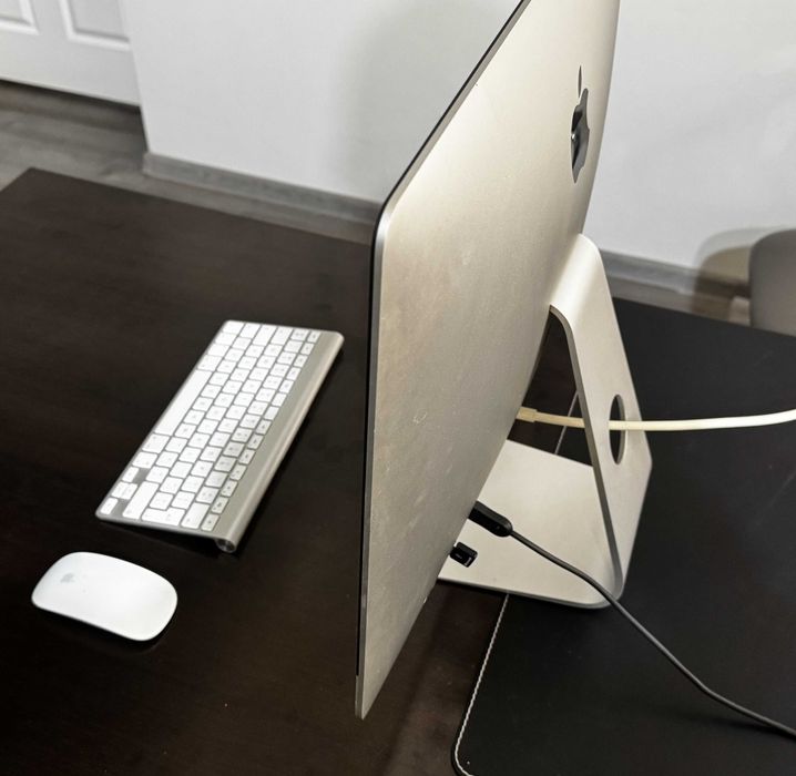 Apple iMac Late 2013. 21,5 inch 27 GHz. 8 GB DD3 1600 MHz,