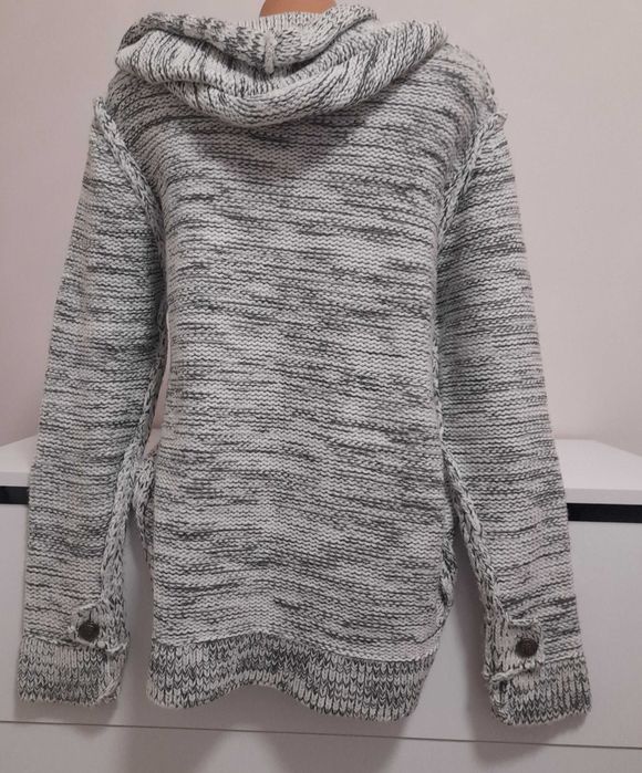 Топли пуловери, блузи и шал