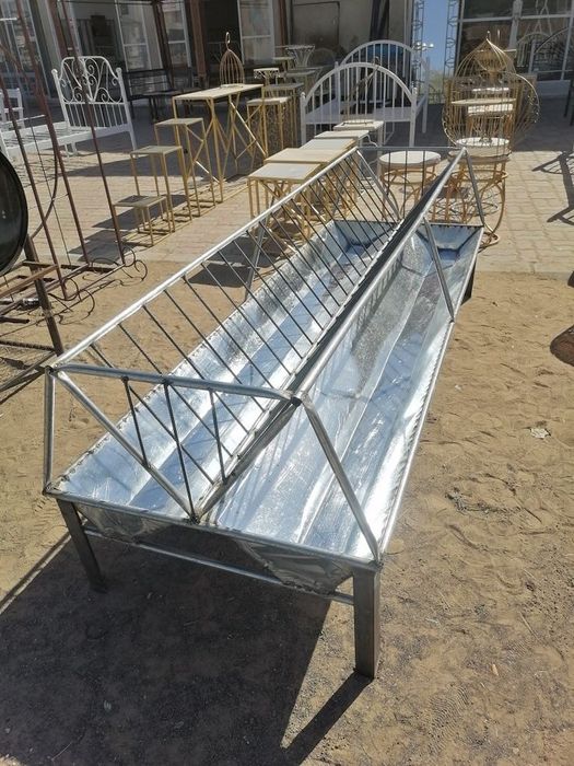 Hranitoare porci, Valau, Adapatoare animale Iesle fan Iesle baloti. Hranitoare pentru porci, iesle oi, echipamente zootehnie