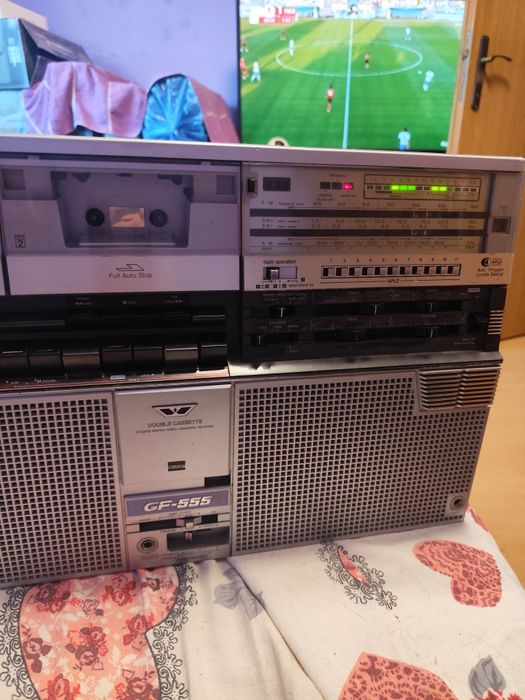 Vând Radiocasetofon Sharp GF 555 in stare foarte bunaoarte buna