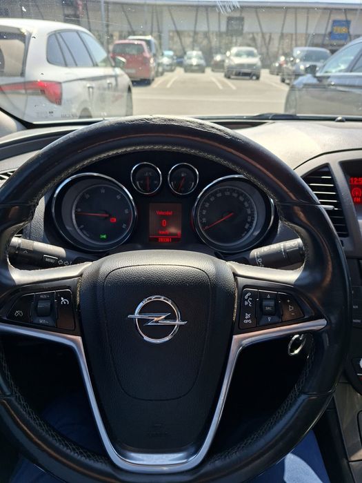 Opel Insignia 2009 – stare bună – pregătită de drum!