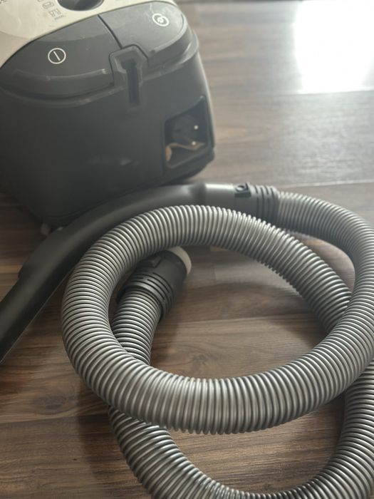 Пылесос Miele………………………….