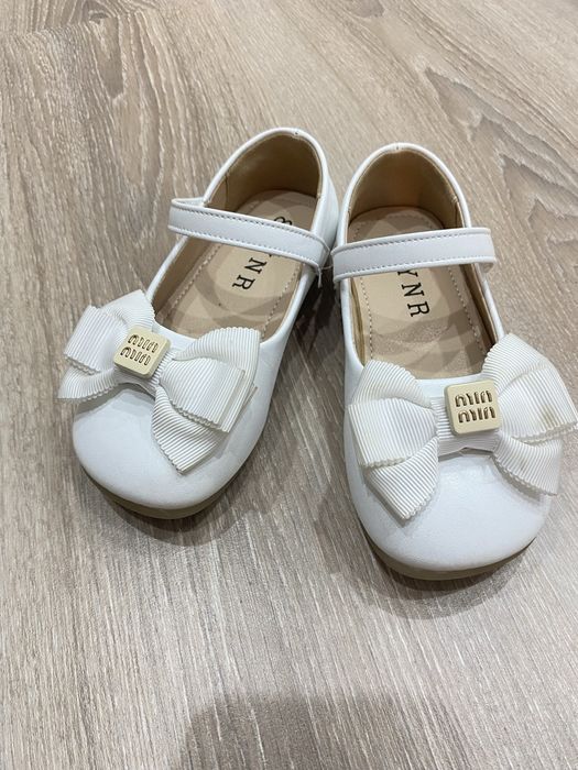 2 пары Туфель девочке 26 р и 27 р