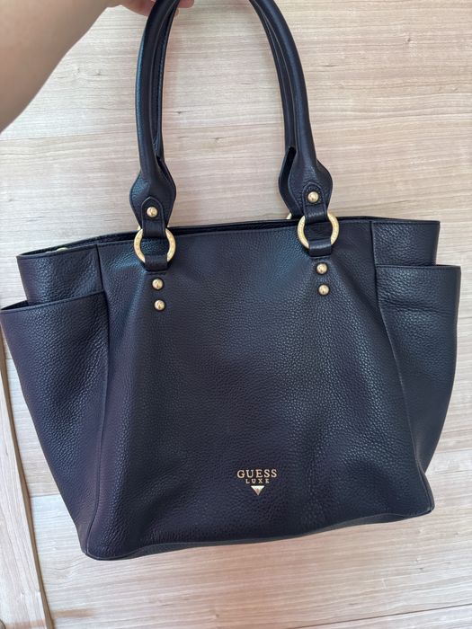 Кожена чанта Guess Luxe