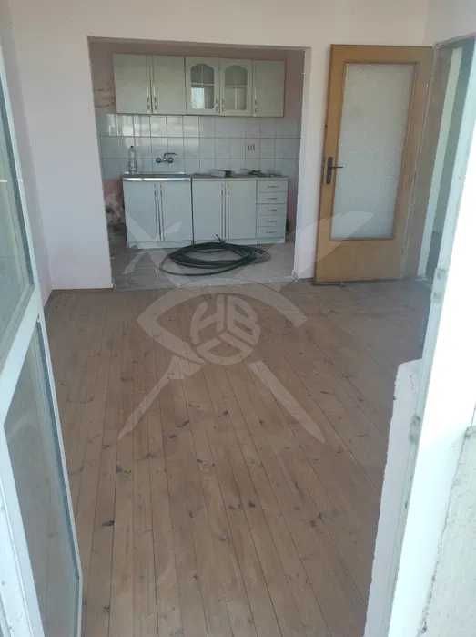 Дава се под наем Етаж от къща в София, Хладилника - 90 кв.м за 108524.94 € - Снимка #4