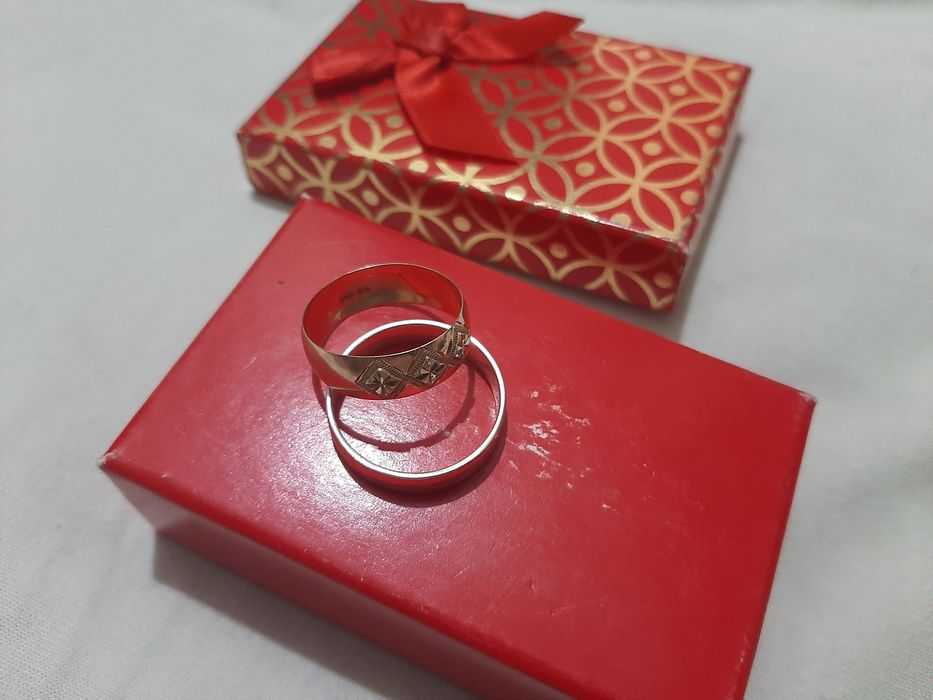 Тилла  ва  кумуш  узуклар