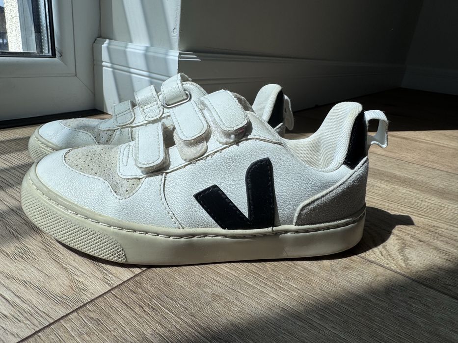 Adidasi copii marimea 31 :Veja si New Balance