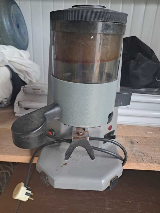 Професионална еспресо машина La San Marco 85-12-2 (Винтидж класика) + кафемелачка