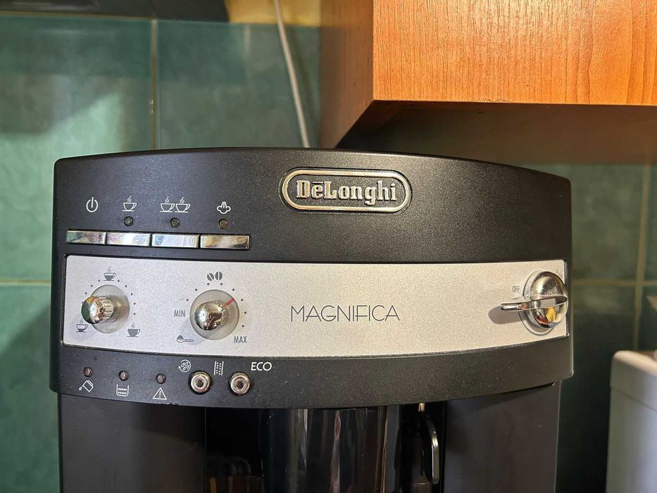 Espressor automat Delonghi Magnifica ESAM 300.B