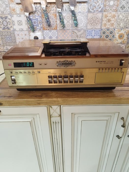 Продавам видеорекордер Sanyo Betamax