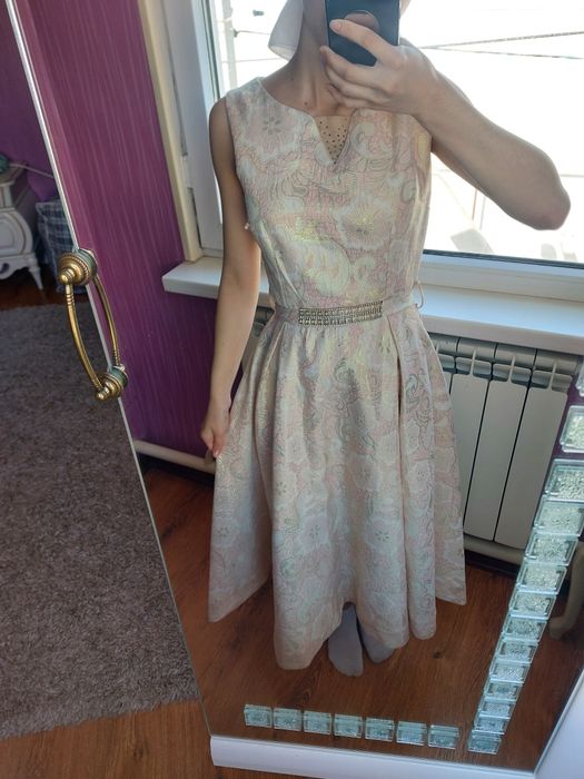 Шикарные платье отличном состояние