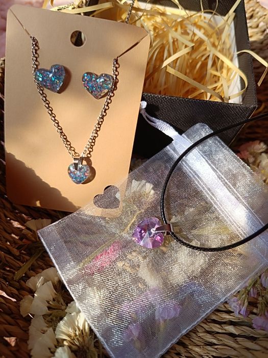 Дамски обици и комплекти с колие