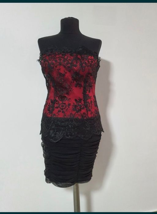 Rochie din  dantela neagra franțuzească cu  tull fronsat ;