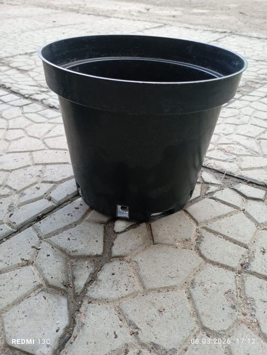 Горшки для цветов пластмасовые