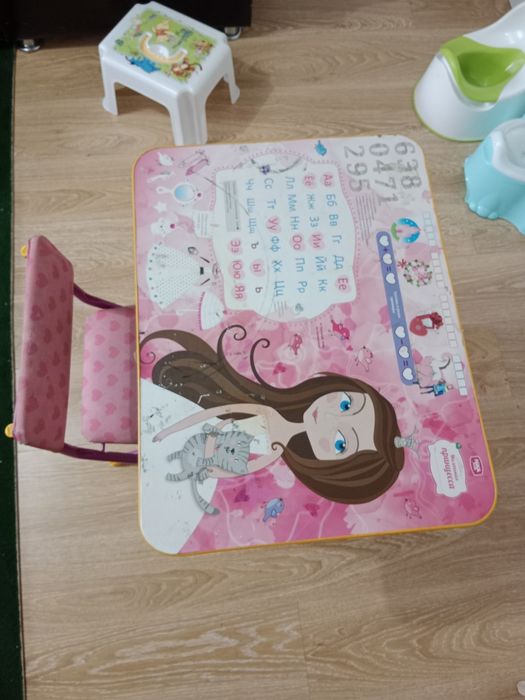 Продаю детский стол со стулом