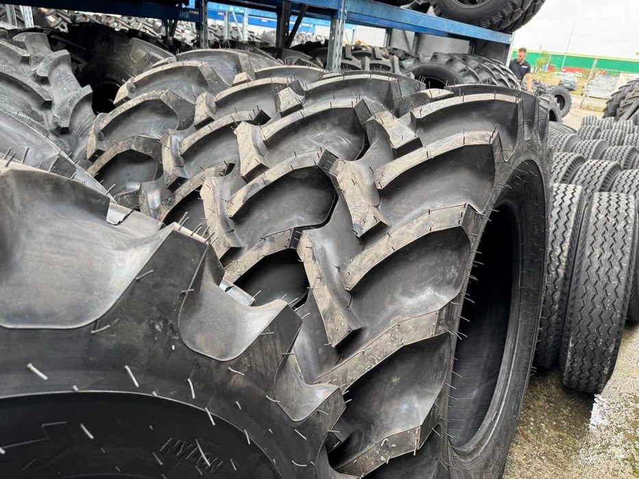 Cauciucuri noi 16.9-30 cu 16 pliuri de tractor spate marca PANTHER