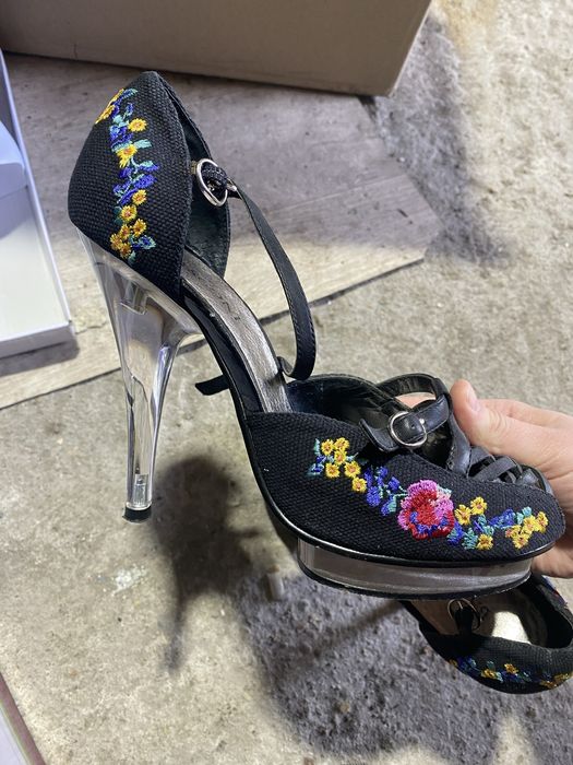 Обувь на каблуке